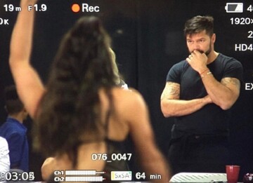 Рики Мартин: понял что гей, увидев Траволту в трусах