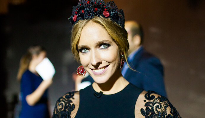 Катя Осадчая похвасталась идеальным декольте после родов