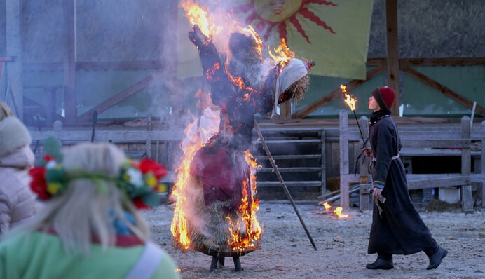 Празднование Масленицы: украинцы сжигали чучело и прогоняли зиму