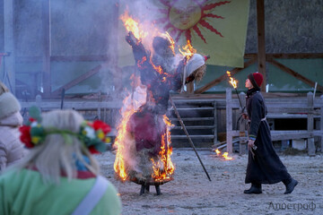 Святкування Масляної: українці спалювали опудало і проганяли зиму