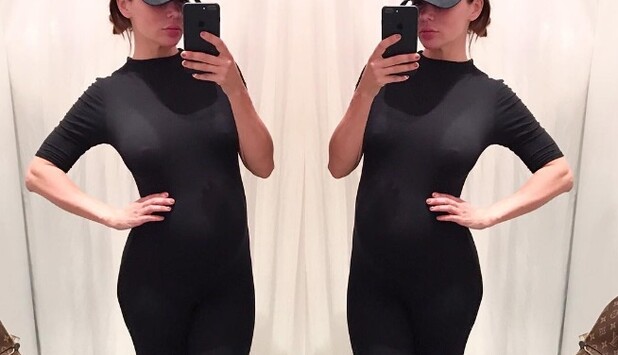 Потеряла свою талию: беременная Анна Седокова удивила поклонников странным фото