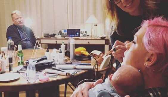 Фитнес после родов: Пинк собирается похудеть на 14 килограммов