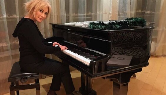 Летящей походкой: Таисия Повалий снимает в Киеве клип