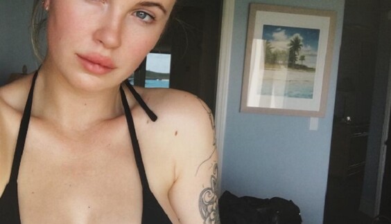 Без комплексов: Дочь Алека Болдуина показала голые ягодицы