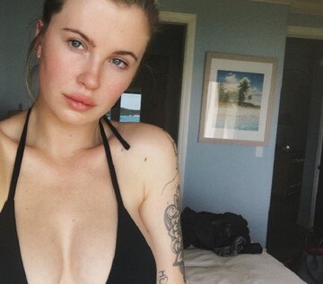 Без комплексов: Дочь Алека Болдуина показала голые ягодицы