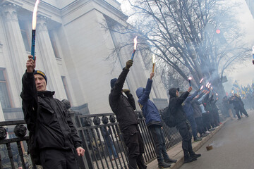 Загострення в Авдіївці, марш націоналістів і проводи зими: ТОП-10 фото лютого