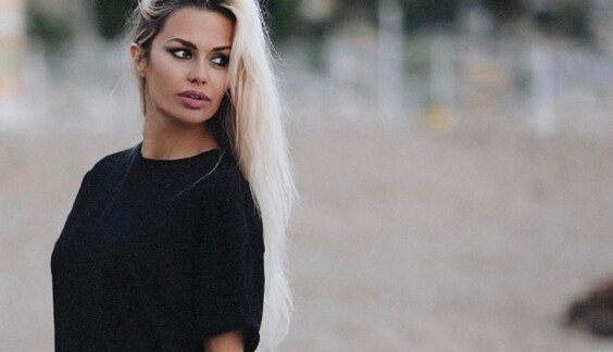 Викторию Боню раскритиковали за фото без нижнего белья