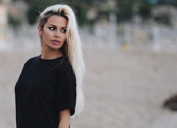 Викторию Боню раскритиковали за фото без нижнего белья