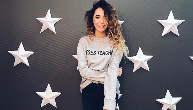 Солистку дуэта 