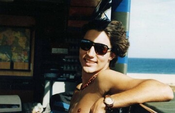 Премьер Канады Джастин Трюдо разбил сердца пользователей соцсетей своими молодыми фото