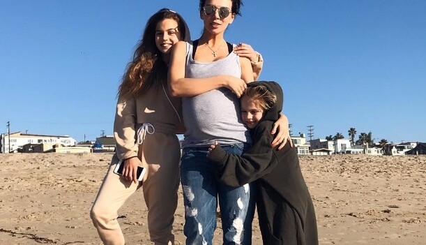 Скоро мы его будем вылупливать: младшая дочь беременной Седоковой поразила своей непосредственностью