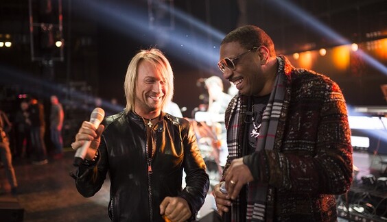 Солист легендарных Bad Boys Blue выступил в Киеве с Олегом Винником