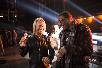 Солист легендарных Bad Boys Blue выступил в Киеве с Олегом Винником