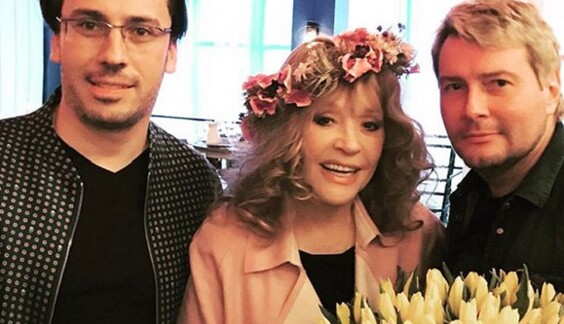 Алла Пугачева танцами в венке встретила весну с Киркоровым и Галкиным