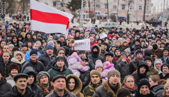 Навіщо російська пропаганда повторює український сценарій у Мінську