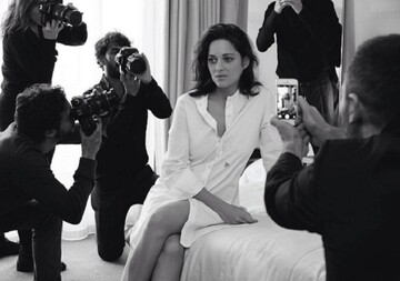 Губы уточкой и грудь напоказ: Марион Котийяр удивила вульгарными фото