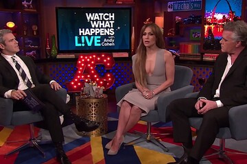 Вопросы о ролевых играх заставили Дженнифер Лопес покраснеть в эфире ток-шоу