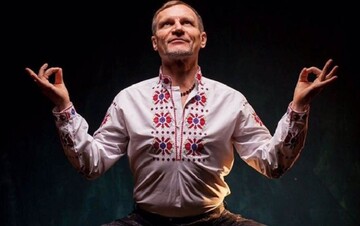 Олег Скрипка разработал дизайн куклы для Kenzo