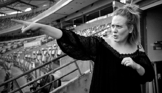 Адель заподозрили в беременности