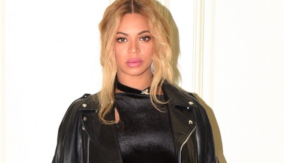 Беременность не повод отказываться от мини: Бейонсе не дает забыть о себе