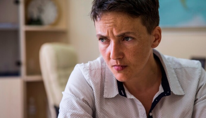 Весеннее настроение: Надежда Савченко удивила новым женственным образом