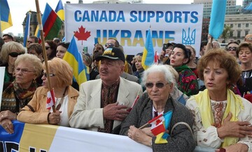 Анджелину Джоли с сыном пустили в Букингемский дворец, закрытый для туристов