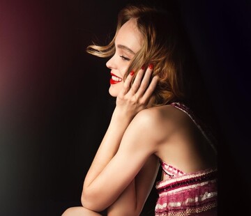 Лили-Роуз Депп оголилась для известного глянца: опубликованы фото