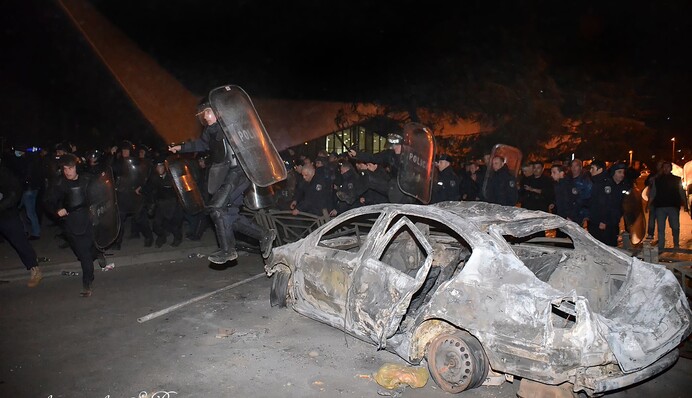 Одна ночь в Батуми: что стоит за беспорядками в Грузии