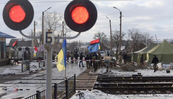 Между перевыборами и войной: что ждет Украину после блокады ОРДЛО
