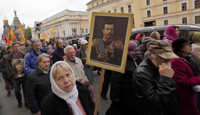 Почему возвращение монархии могло бы помочь России