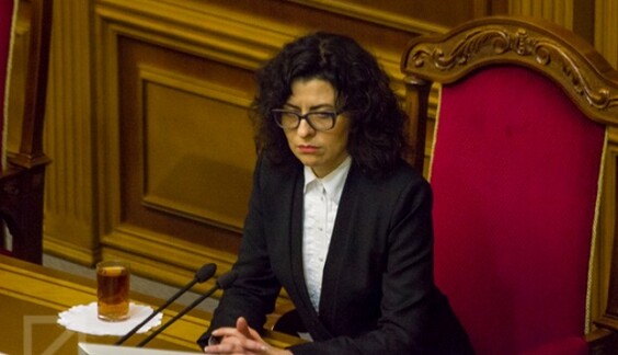 Оксана Сыроид показала свою квартиру с винным холодильником