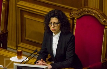 Оксана Сыроид показала свою квартиру с винным холодильником