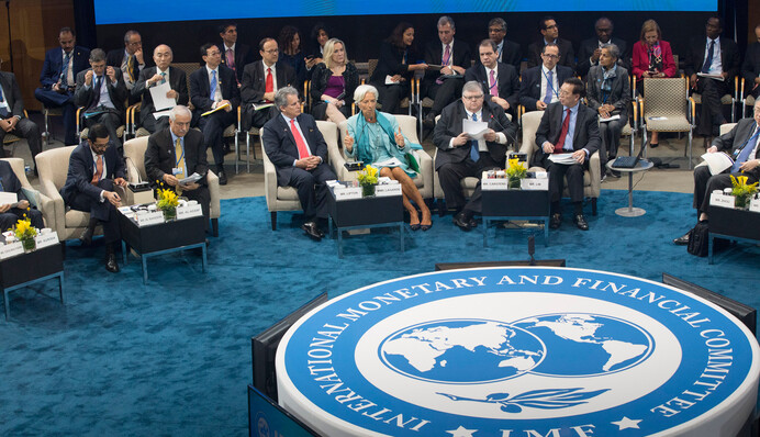 Подвійний хук по гривні: як вплине на економіку України блокада Донбасу і відстрочка траншу МВФ