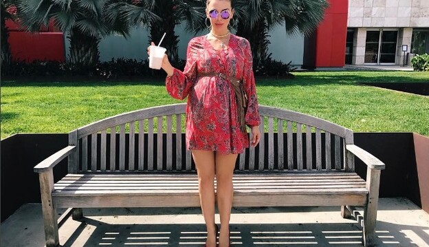 Беременная Анна Седокова оголила живот внушительных размеров: опубликовано фото