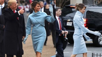 На базарах Киева торгуют копиями нарядов Мелании Трамп