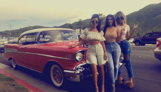 Рекламный пост в Инстаграме сестер Кардашьян оценили в 500 тысяч долларов