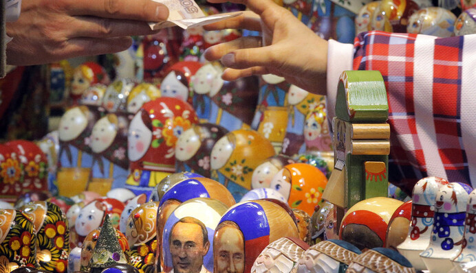 Друг Путина, Димон и жители молдавских сел: кто и куда выводит миллиарды из России