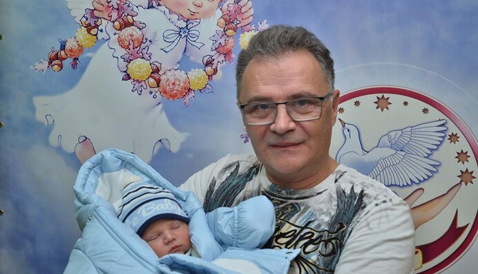 Экс-продюсер Ани Лорак впервые показал новорожденного сына