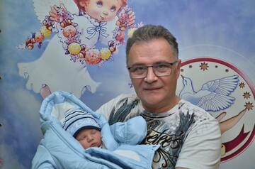 Экс-продюсер Ани Лорак впервые показал новорожденного сына