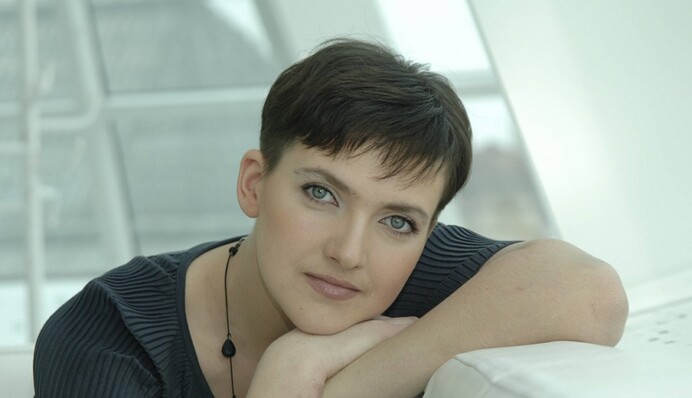 Надежда Савченко спела в прямом эфире хит Натальи Могилевской: опубликовано видео