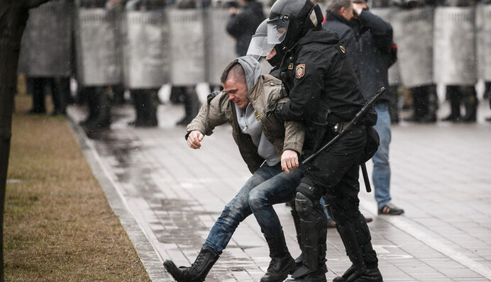 Нефть и немцы: кому выгодны беспорядки в Беларуси