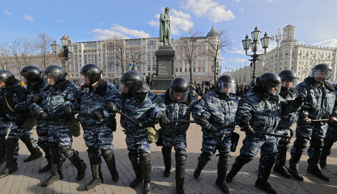 Похоронили в Болотной: что означают протесты в России
