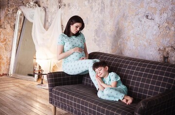 Беременная Анастасия Стоцкая снялась в трогательной фотосессии с сыном: опубликованы фото и видео