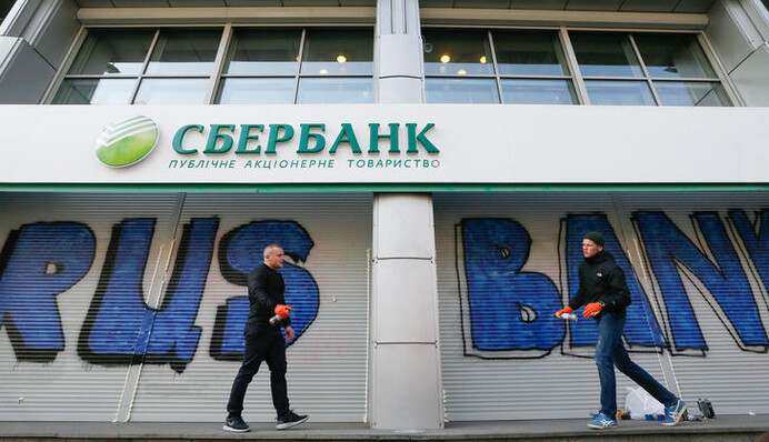 Русские своих не бросают: кому достанется украинская 