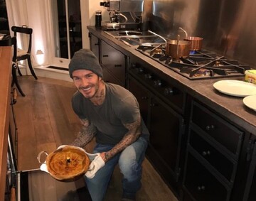 Фото, которое не умилило: Дэвид Бекхэм с ужасными зубами и шрамами