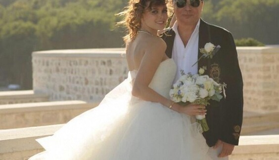 18-летняя жена бросила 55-летнего российского олигарха, изменив ему