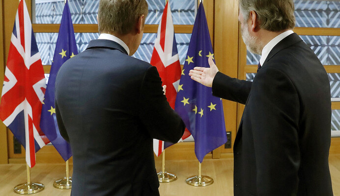 Розлучення і Ла-Манш між 