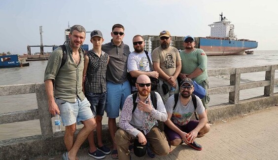 Арсен Мирзоян свозил подросшего сына на кладбище кораблей