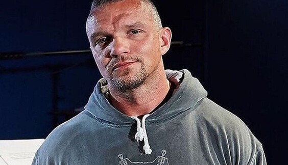 СМИ: 45-летнего российского актера винят в связи с 14-летней