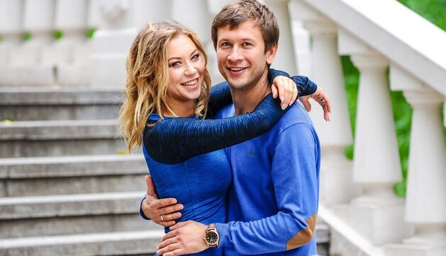 Беременная Полина Логунова засветила огромный живот на светском мероприятии